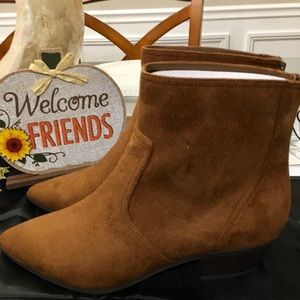 New Banana Republic Faux Suede Booties S